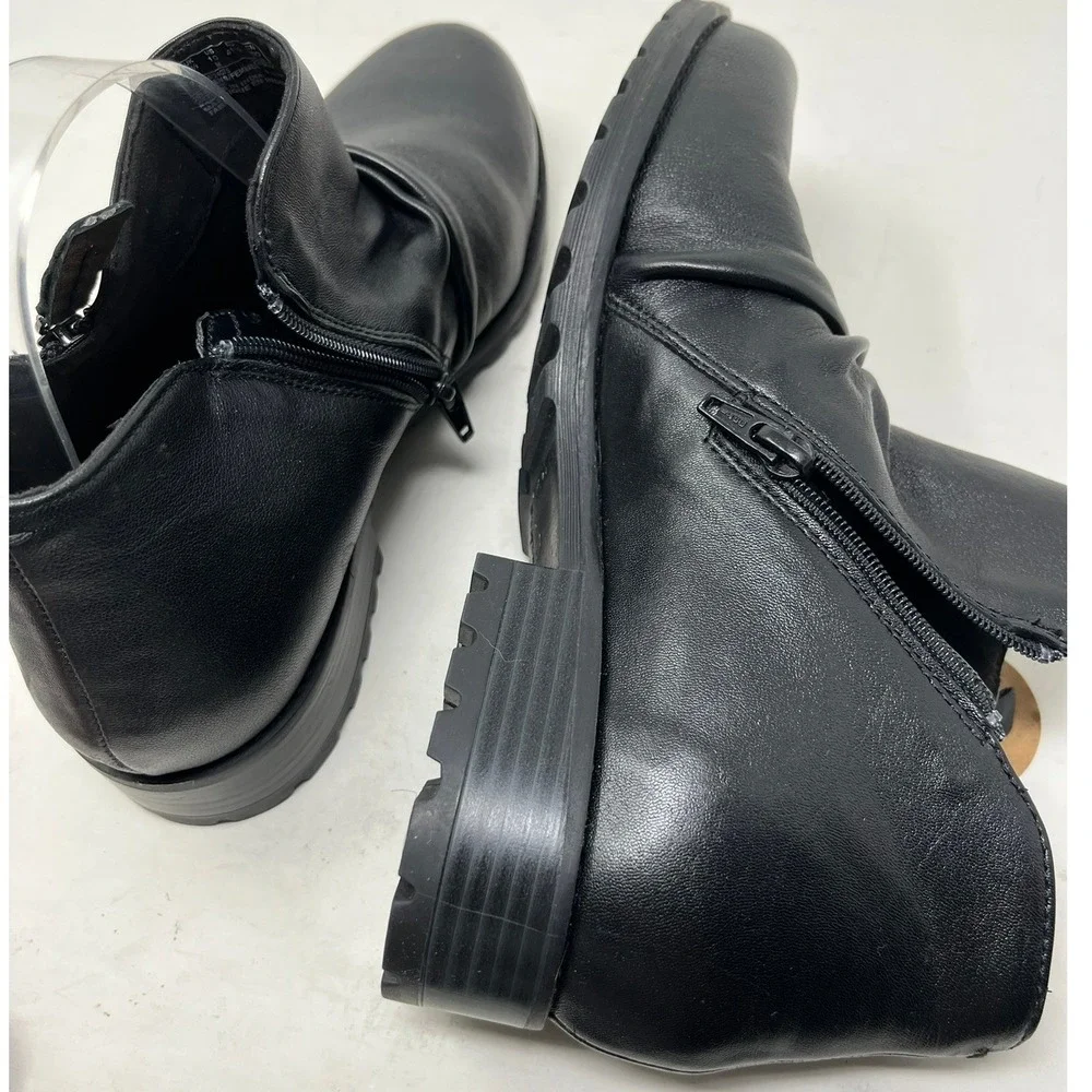 CLARKS Womens 10 Ankle Bootie Black Leather Waterproof Zipper Lug Sole